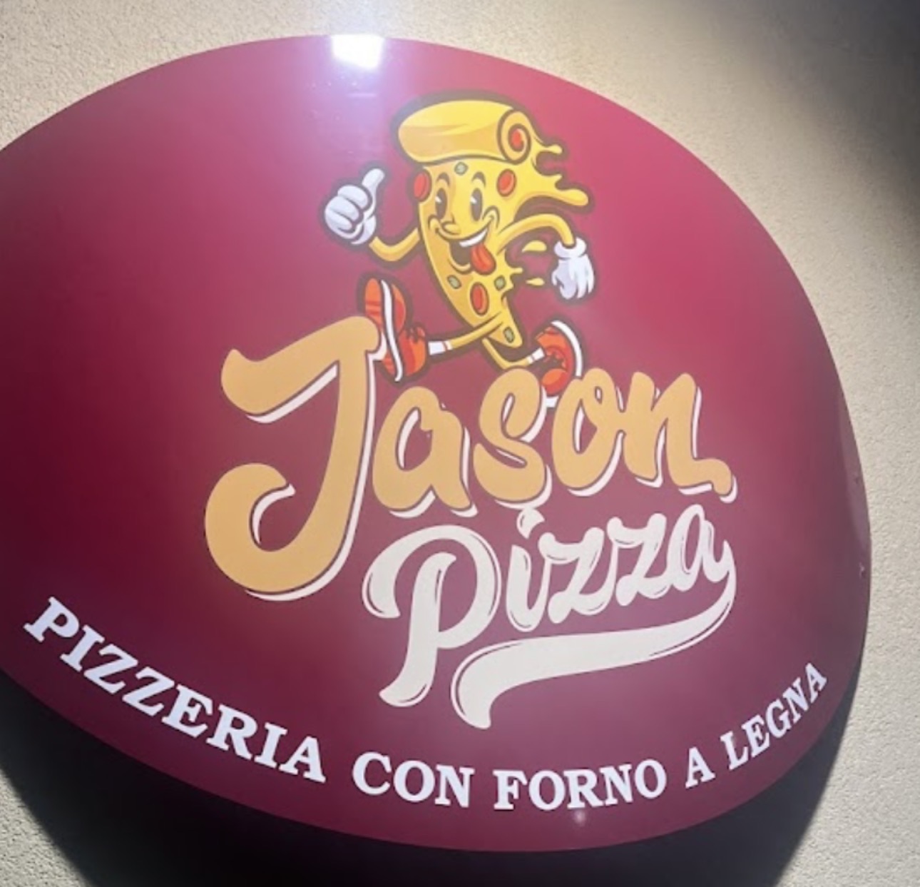 Pizza cotta nel forno a legna da Pizza Jason
